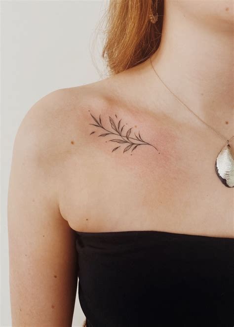 35 Stunning Collarbone Tattoo Ideas For Women Days Inspired