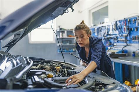 4 Opportunities For Career Advancement After Auto Mechanic School