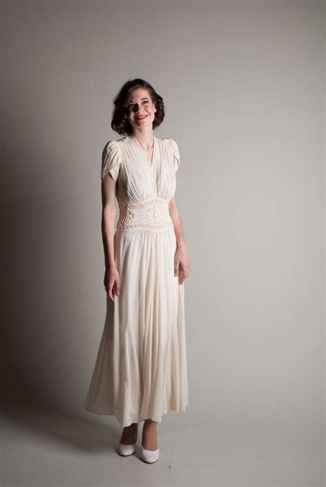 40s Wedding Dress Secrets Revealed!