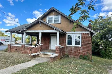 49 8Th St Se Hickory Nc 28602 Mls 4074942 Redfin