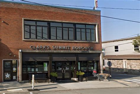 504 School Street Clarks Summit Pennsylvania 18411 Usa Being Shown By Classic Properties Mlsid Sc256423 Leadingre