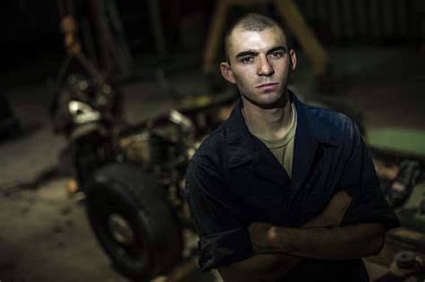Airman Finds True Passion In Mechanic Career Amp Gt Air Force Amp Gt Article Display