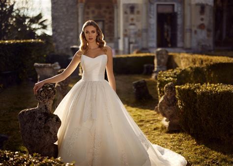 Align Wedding Dresses: Unmatched Style for Your Big Day