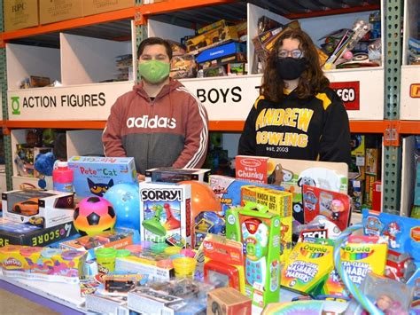 Andrew High School Student Leadership Team Hosts Toy Drive Tinley