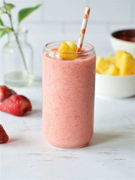 Bahama Mama Tropical Smoothie Copycat Sip Sip Smoothie