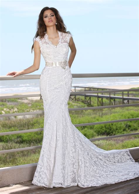 Best Trends in Column Wedding Dresses 2023