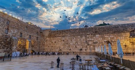 Exploring The Western Wall A Deep Dive In The Heart Of Jerusalem