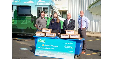 Farmland Donates 5 000 To Nebraska Ffa Association And More Than 160 000 Servings Of Protein To Local Omaha Food Bank As Part Of Its Honoring The Heartland Tour