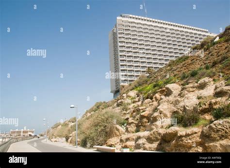 Israel Tel Aviv The Hilton Hotel On A Cliff Overlooking The Promenade And The Beach Stock Photo Alamy