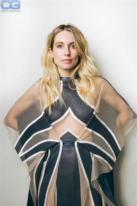 Sarah Carter: Unveiling Her Natural Beauty