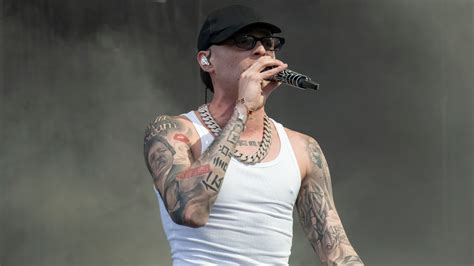 Peso Pluma Revela Su Nuevo Tatuaje Dedicado A Su Misteriosa Novia Foto Peso Pluma Revela Su Nuevo Tatuaje Dedicado A Su Misteriosa Novia Foto