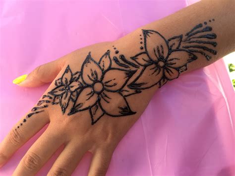 Pin By Korina Pzr On Tattoo Henna Flowers Tattoo Henna Flower