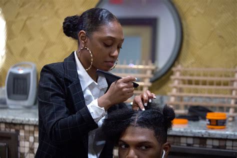 Protecting Natural Hair Students Explore Black Hair At Salon As Lawmakers Consider The Crown Act North News