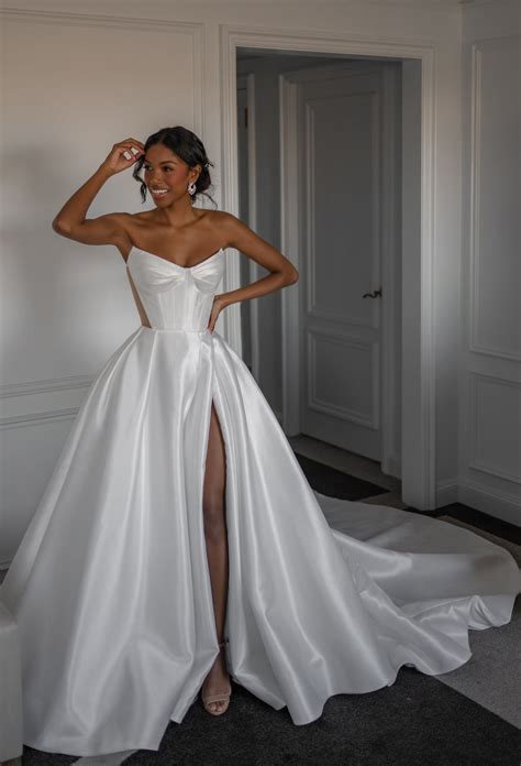 Slit Wedding Gown Trends 2023: Chic Designs for Elegant Weddings