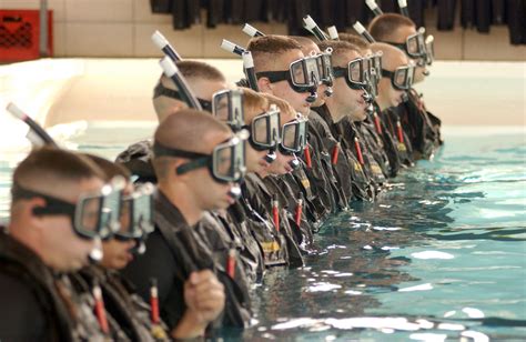 Start A Career As A Navy Air Rescue Swimmer Airr Navy Com Navy