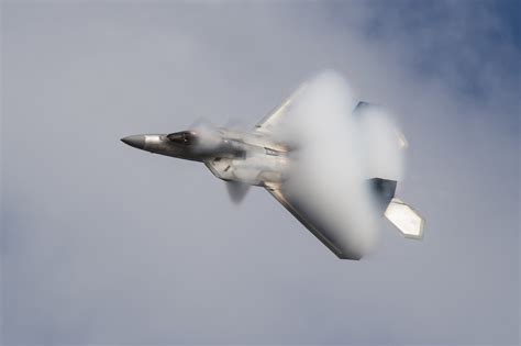 The F22 Easily Breaks The Sound Barrier At 343 Metres Per Second About 767 Mph That S Half Its Top Speed Tacticaltuesday Jz