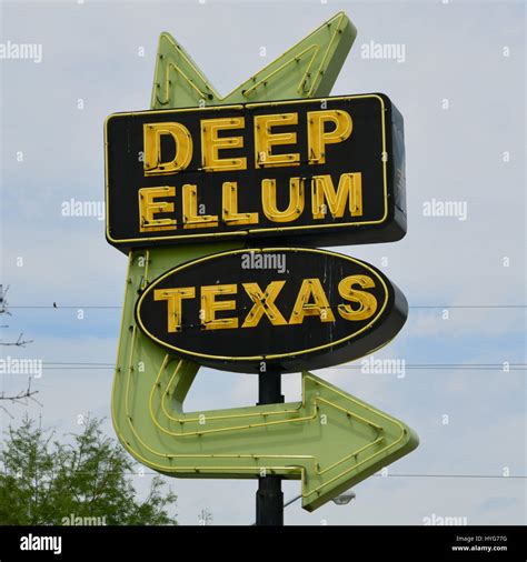 The Iconic Arrow Sign To The Deep Ellum Music And Entertainment