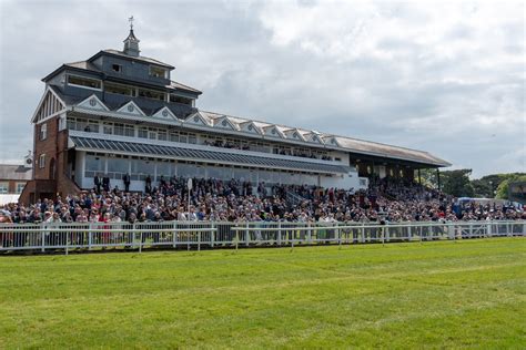 Thirsk Racecourse Go Racing Yorkshire Horse Racing