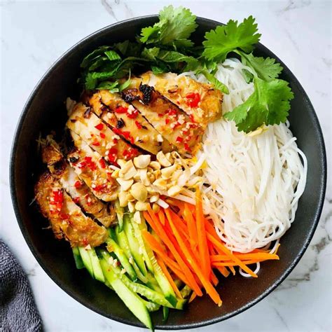 Vietnamese Vermicelli Bowl With Lemongrass Chicken Casually Peckish