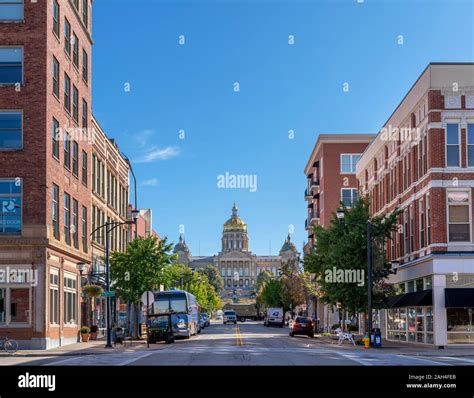 View Towards The State Capitol Statehouse From E Locust St In The East Village Des Moines Iowa Usa Stock Photo Alamy