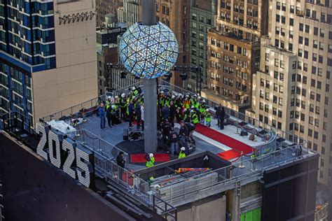 Why Does Times Square Drop A Ball On New Year S Eve Salon Com